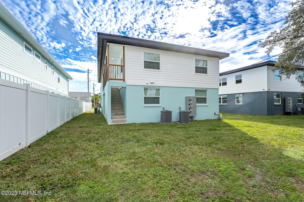 423 9th Avenue N - Photo 8
