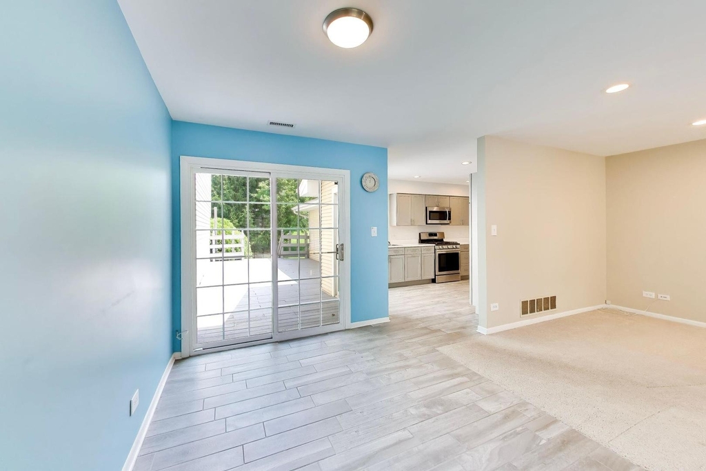 106 Regency Drive - Photo 2
