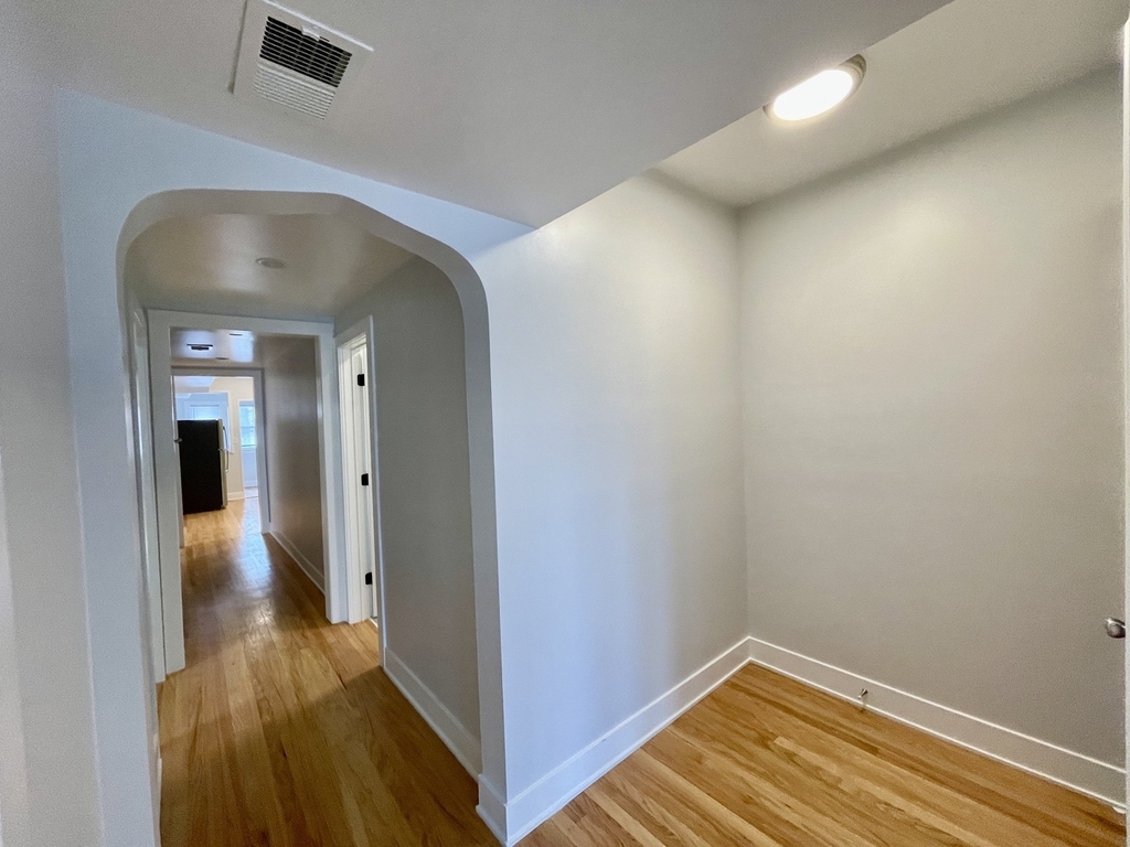 4853 W Augusta Boulevard - Photo 3