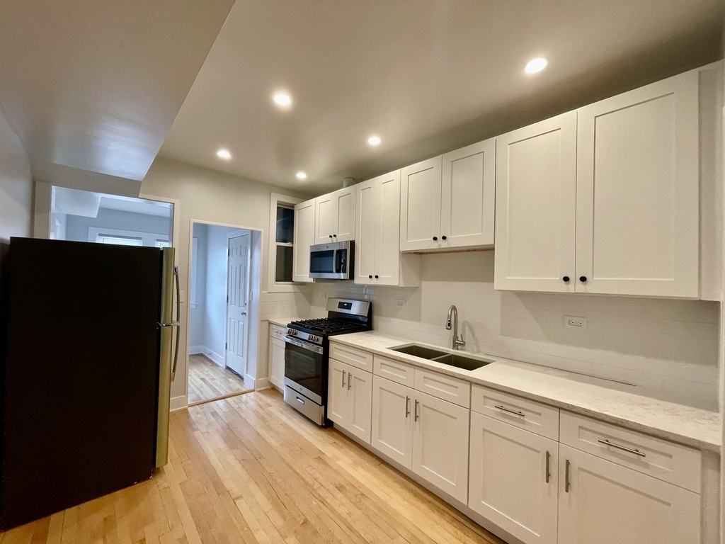 4853 W Augusta Boulevard - Photo 9