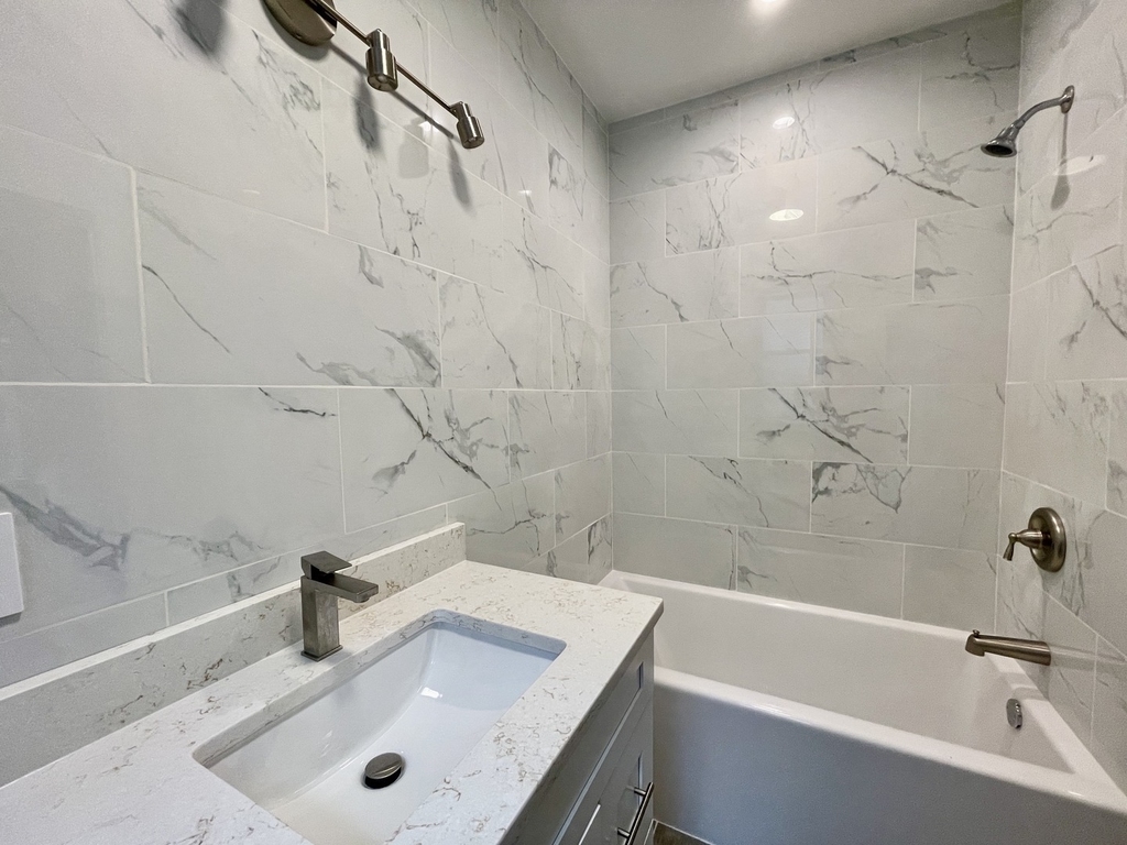4853 W Augusta Boulevard - Photo 13