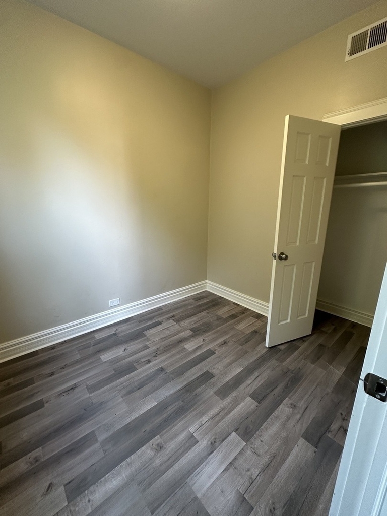 1522 E 71st Place - Photo 3