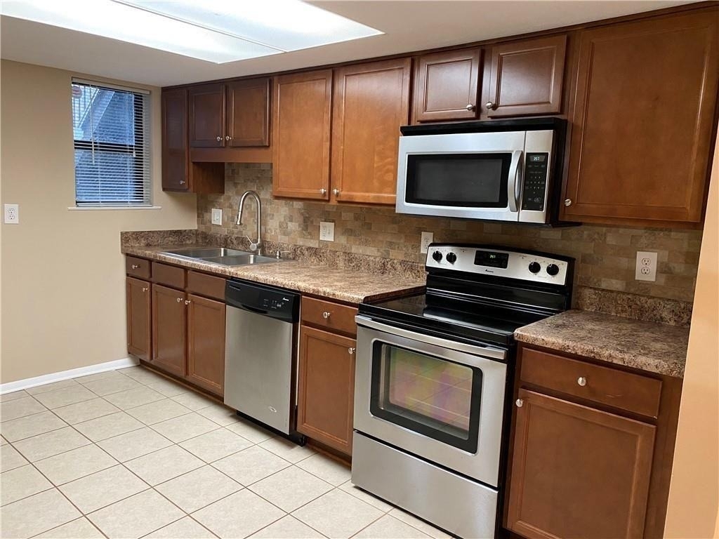 2207 Surrey Court Se - Photo 4