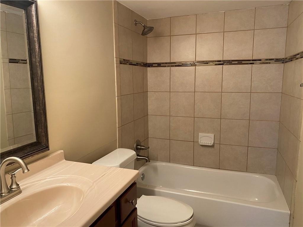 2207 Surrey Court Se - Photo 13