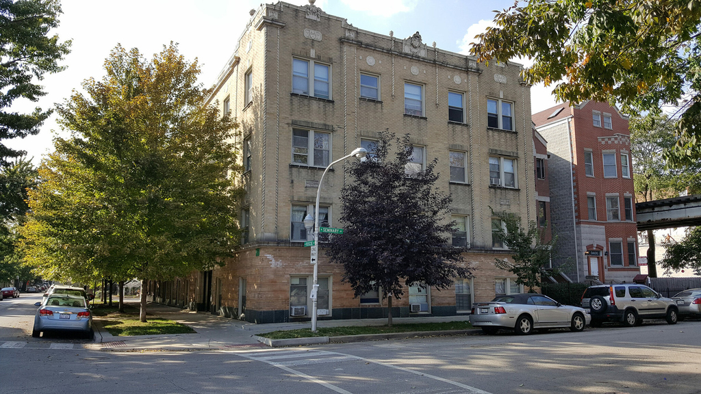 1100 W Roscoe Street - Photo 0
