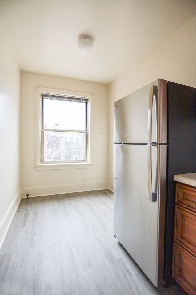 1100 W Roscoe Street - Photo 2
