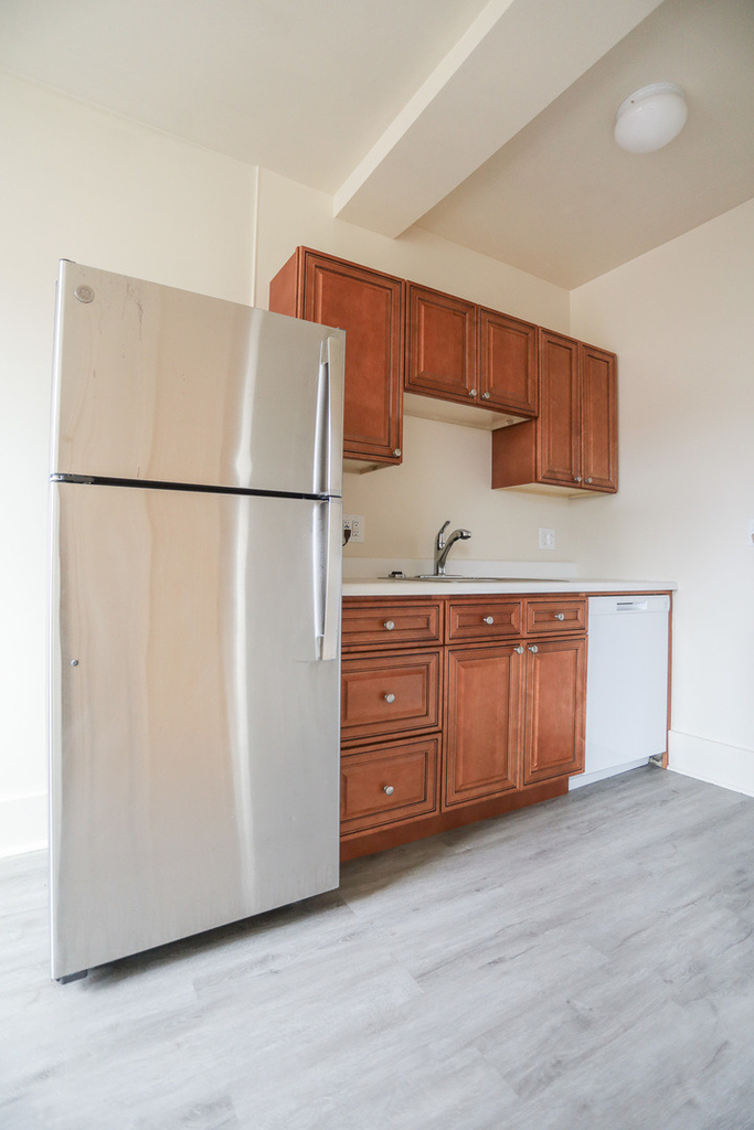 1100 W Roscoe Street - Photo 1