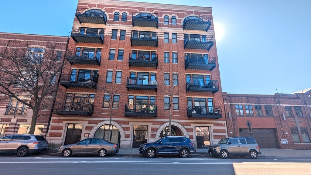 1355 W Washington Boulevard - Photo 0