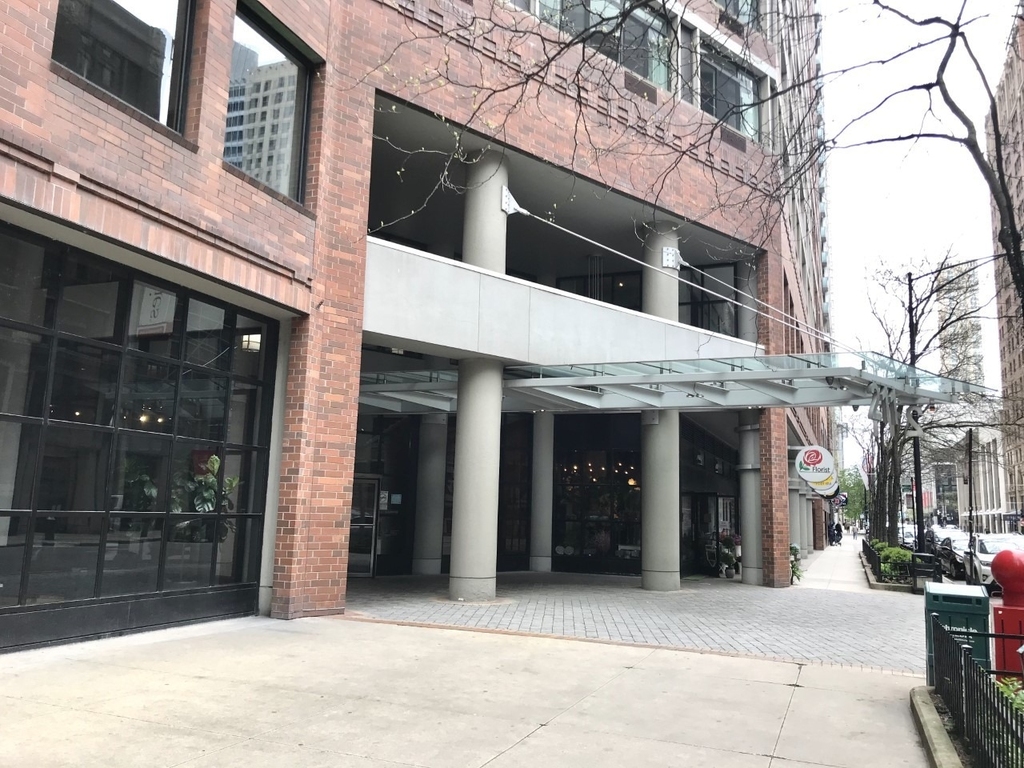 211 E Ohio Street - Photo 1