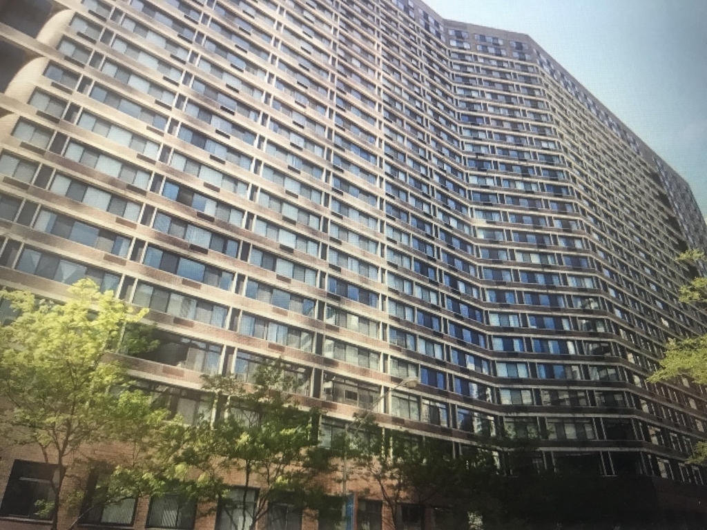 211 E Ohio Street - Photo 0