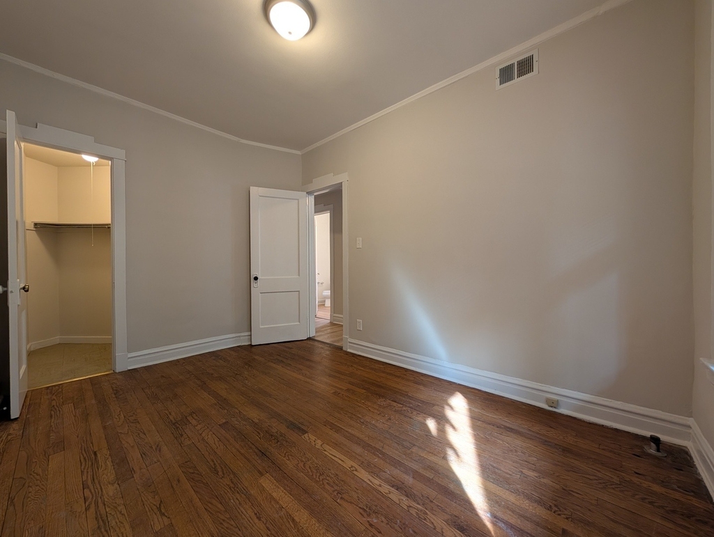 2647 N Sawyer Avenue - Photo 14