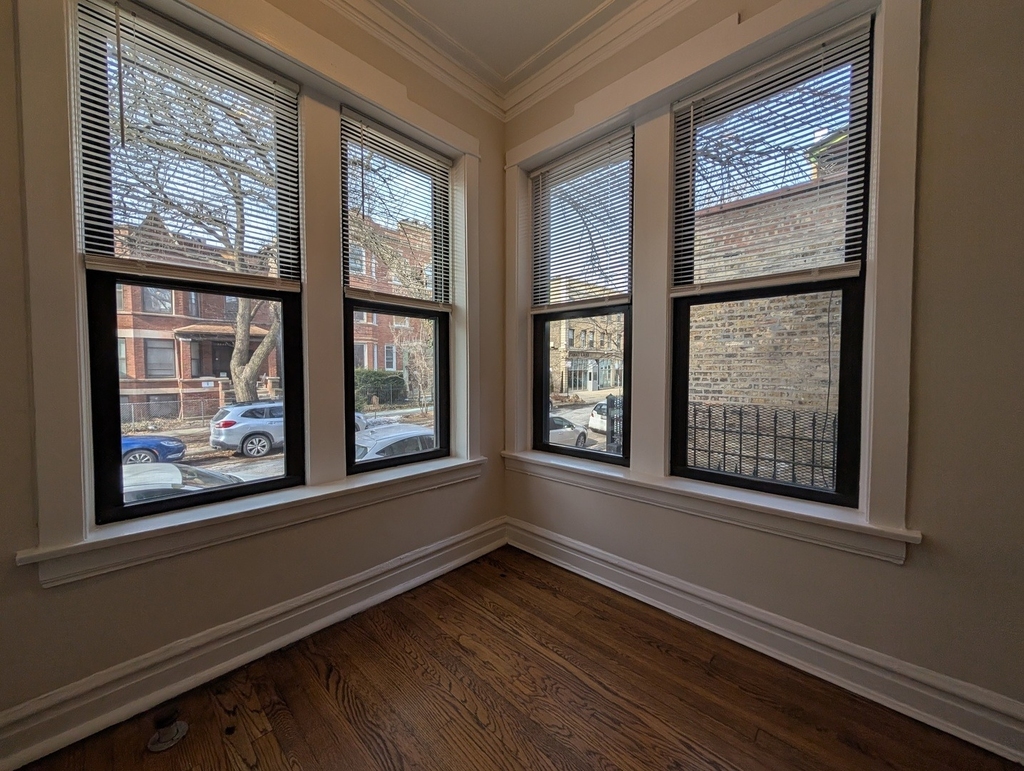 2647 N Sawyer Avenue - Photo 6