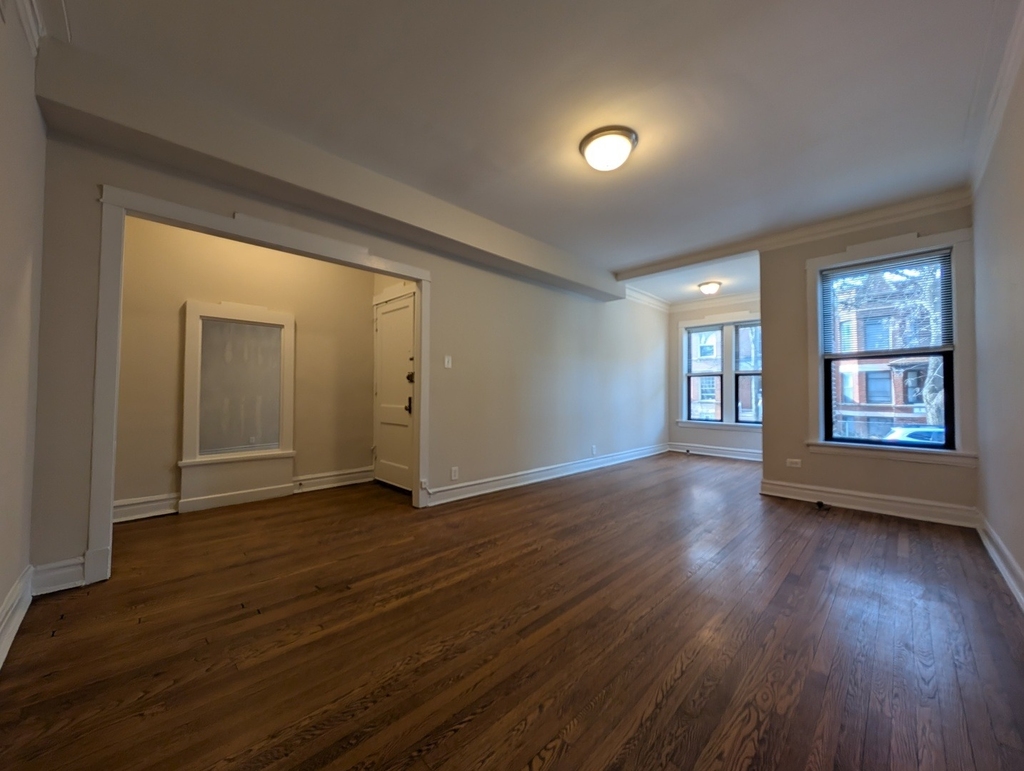 2647 N Sawyer Avenue - Photo 3