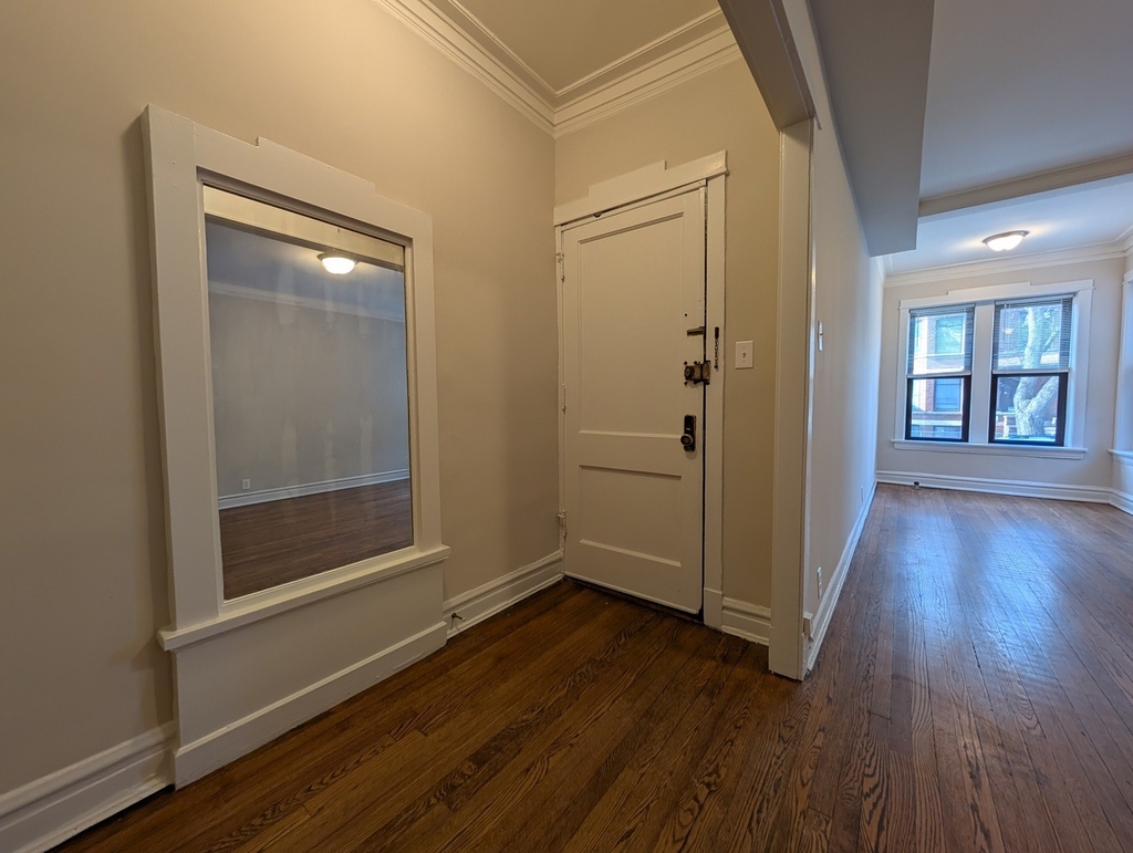 2647 N Sawyer Avenue - Photo 8