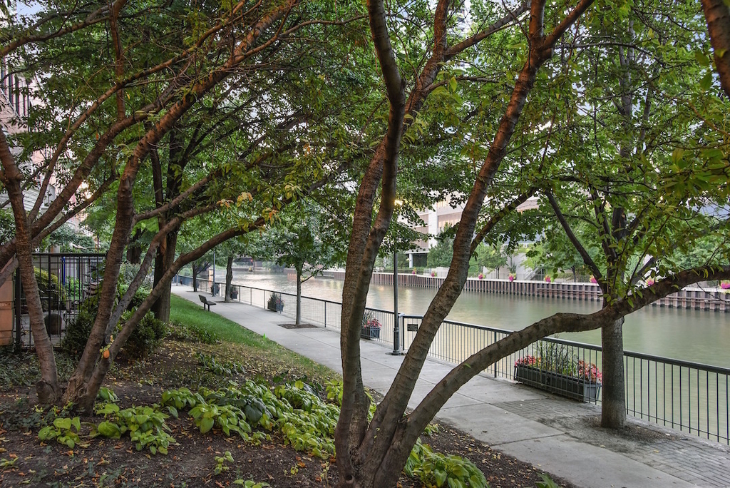 400 N Clinton Street - Photo 29