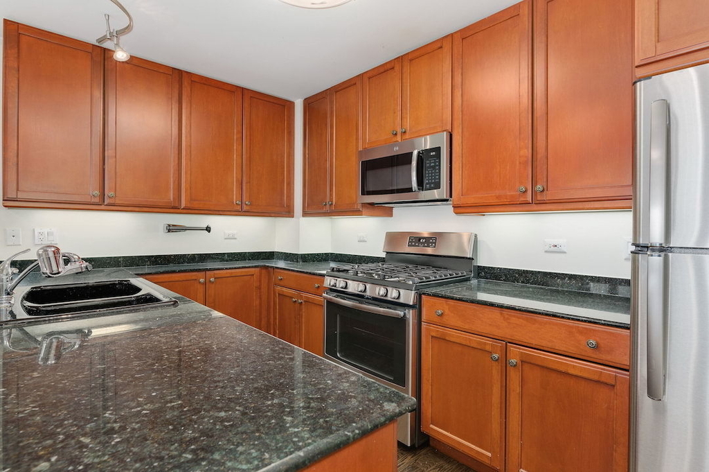 400 N Clinton Street - Photo 11