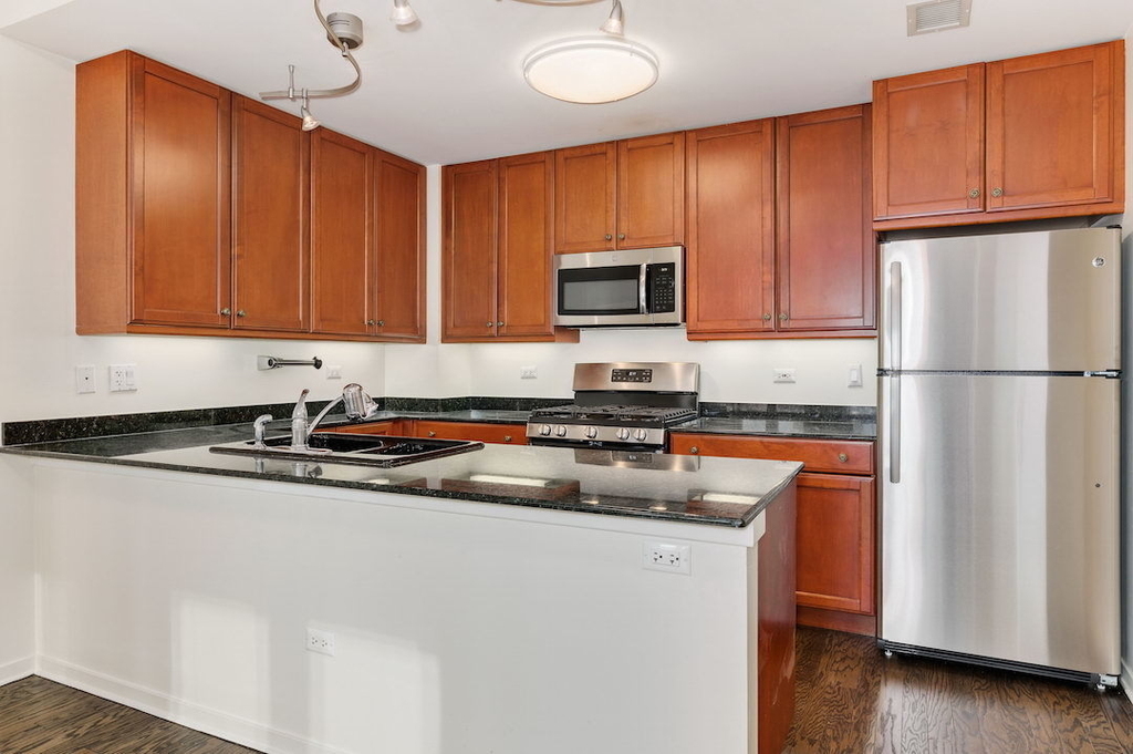 400 N Clinton Street - Photo 9