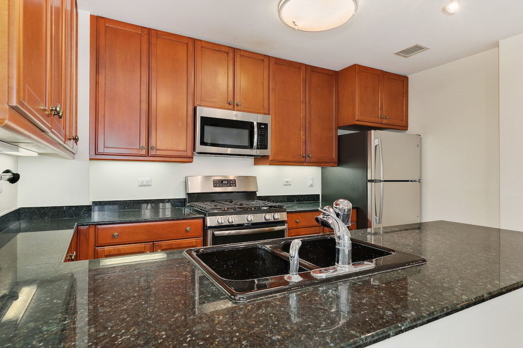 400 N Clinton Street - Photo 10