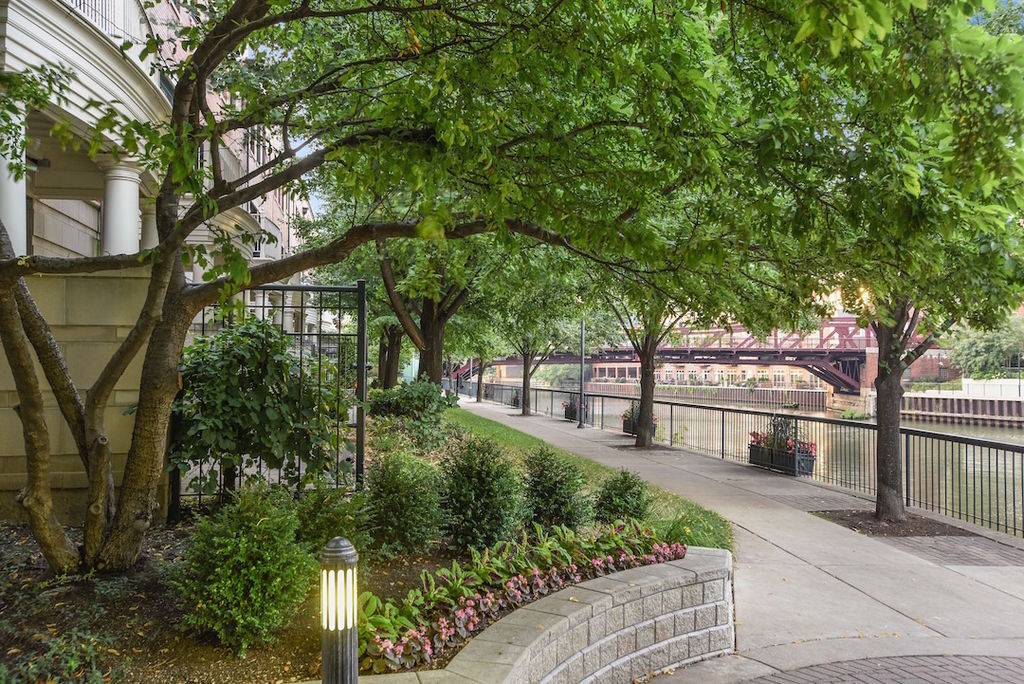 400 N Clinton Street - Photo 32
