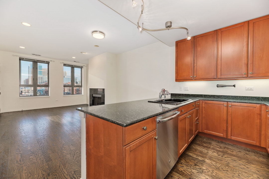400 N Clinton Street - Photo 8