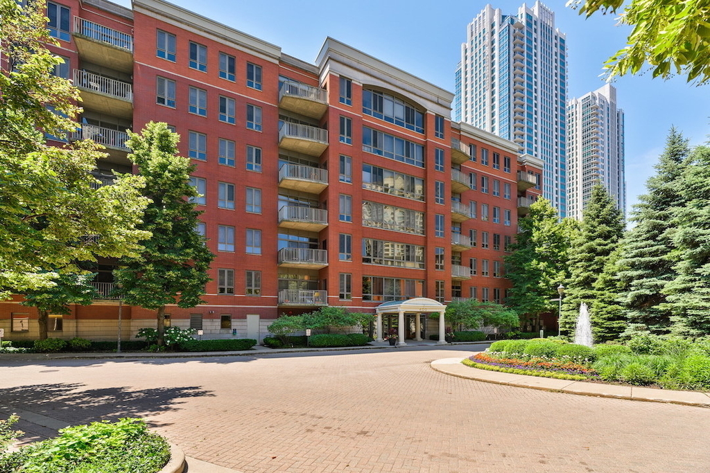 400 N Clinton Street - Photo 2