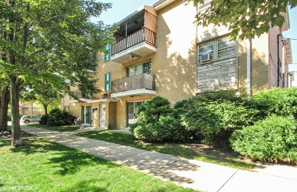 5534 W Bryn Mawr Avenue - Photo 0
