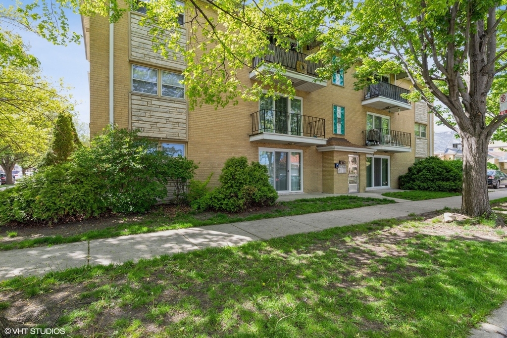 5534 W Bryn Mawr Avenue - Photo 1