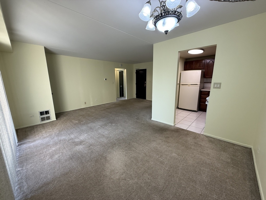 1460 Fairlane Drive - Photo 2