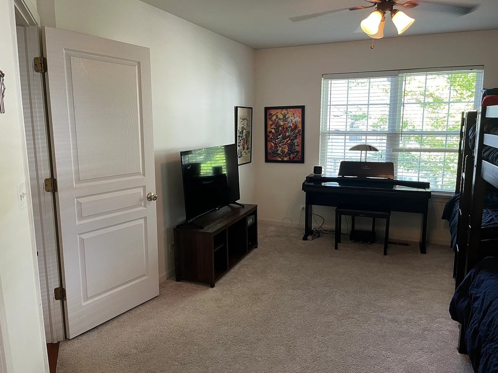 1290 Derry Lane - Photo 8