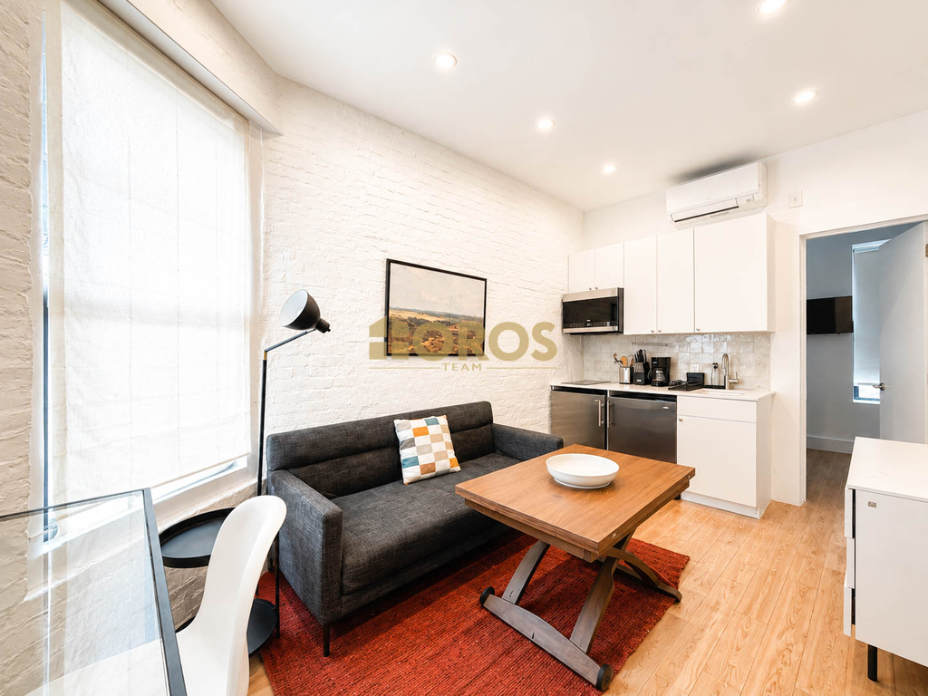 322 East 11th Street - Photo 0