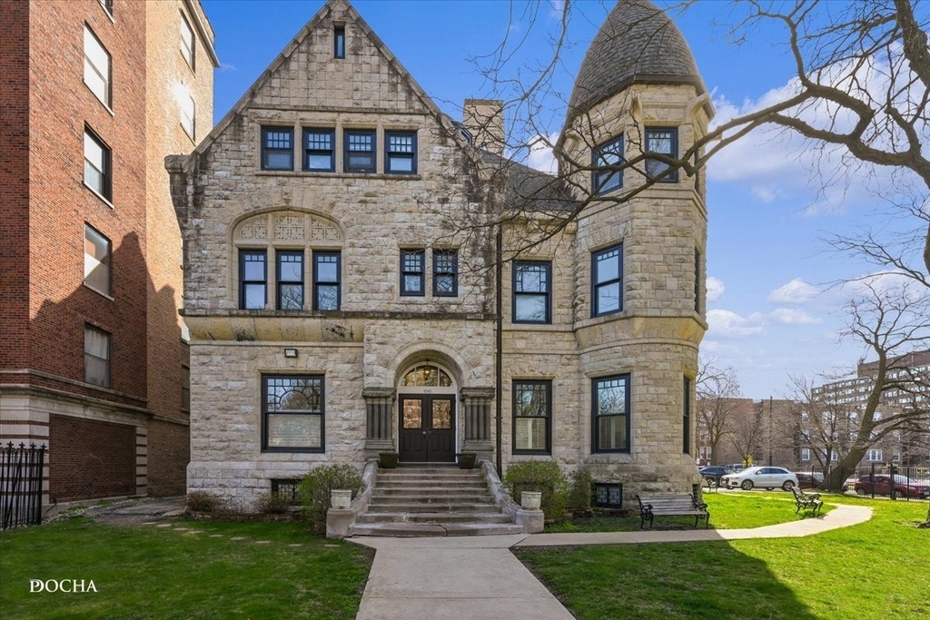 4545 S Drexel Boulevard - Photo 0