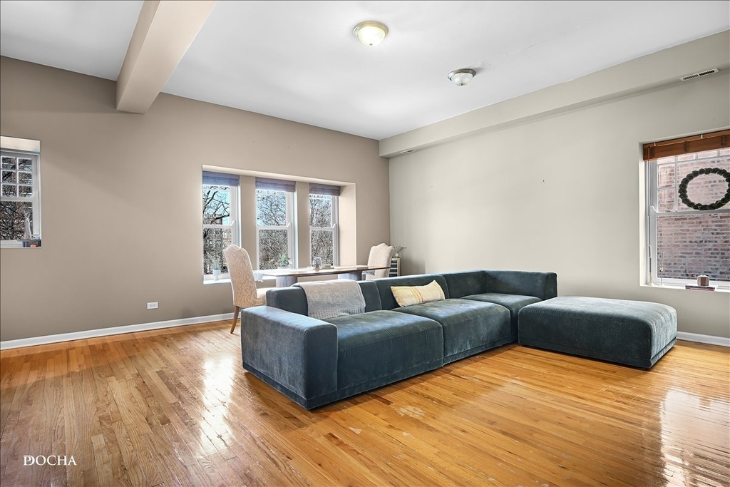 4545 S Drexel Boulevard - Photo 1