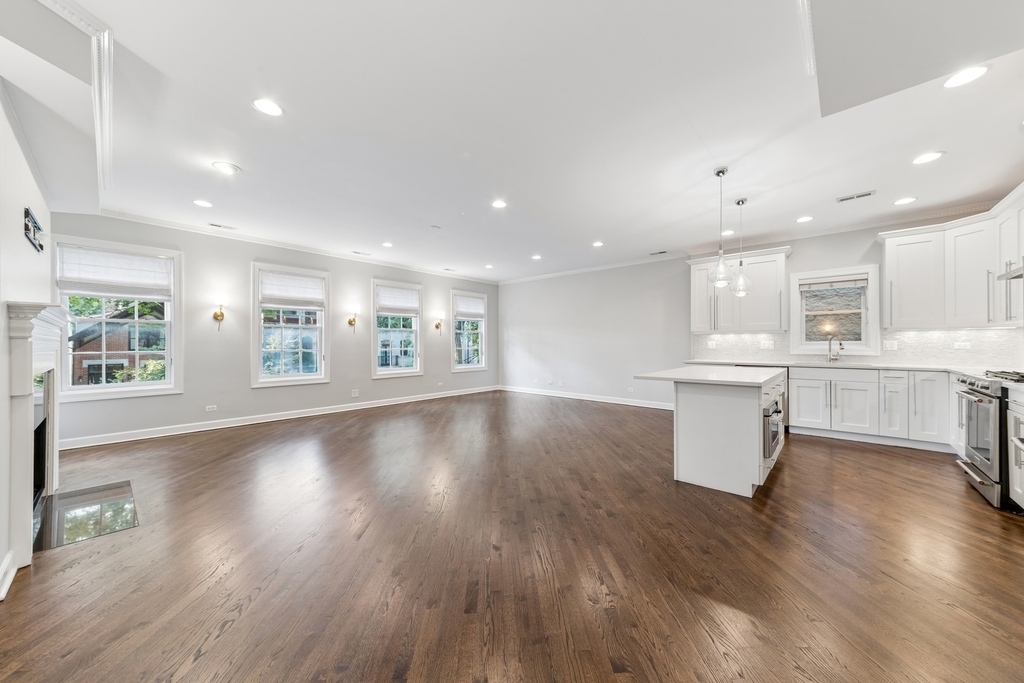 953 W Montana Street - Photo 1