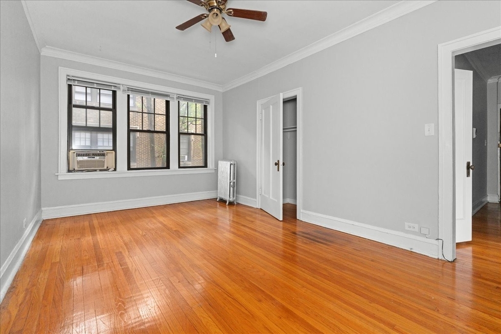 2348 W Addison Street - Photo 2