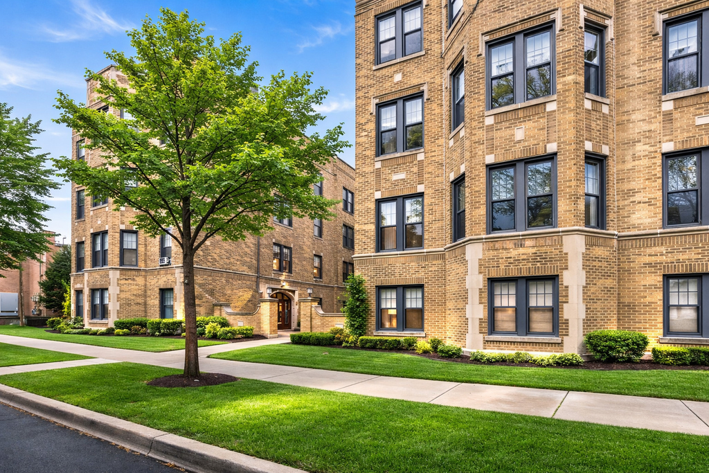 2348 W Addison Street - Photo 0