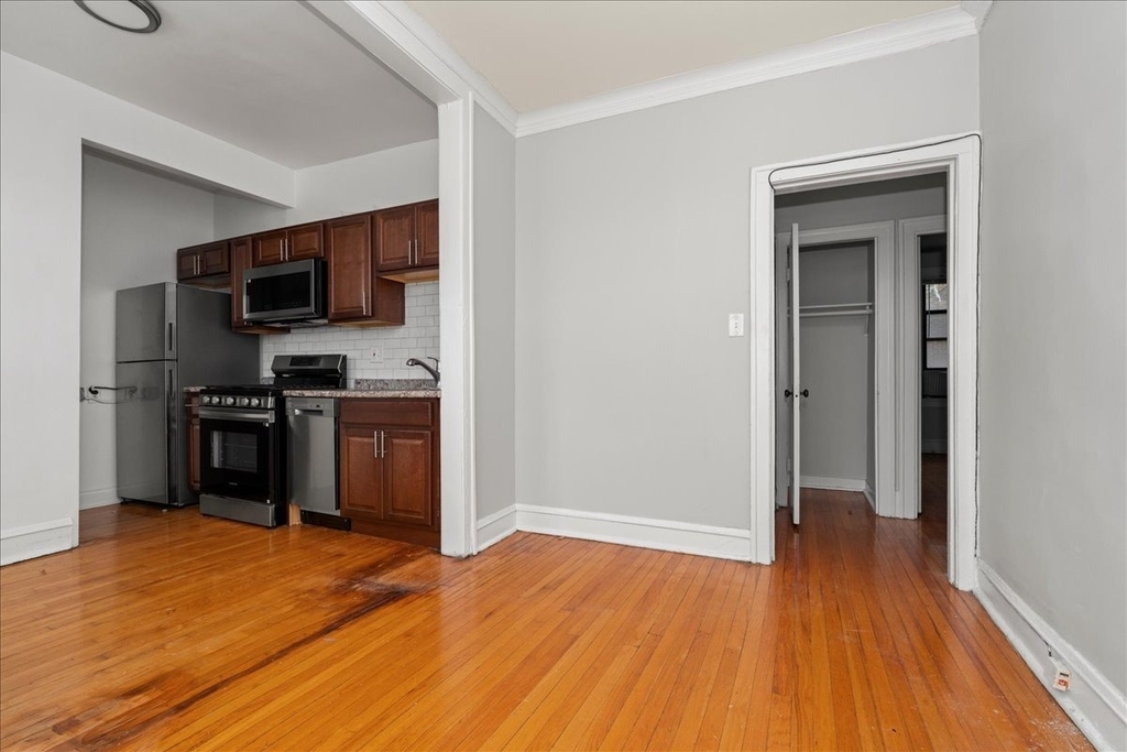 2348 W Addison Street - Photo 9