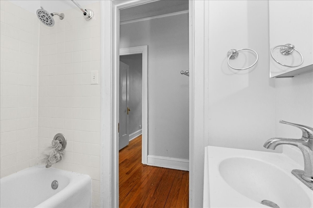2348 W Addison Street - Photo 4