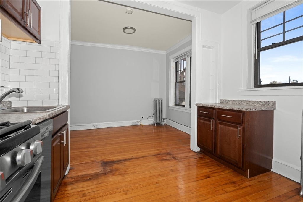 2348 W Addison Street - Photo 10