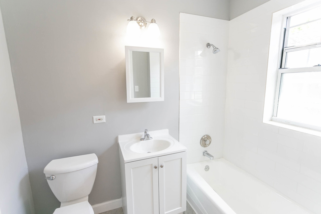 7646 N Greenview Avenue - Photo 5