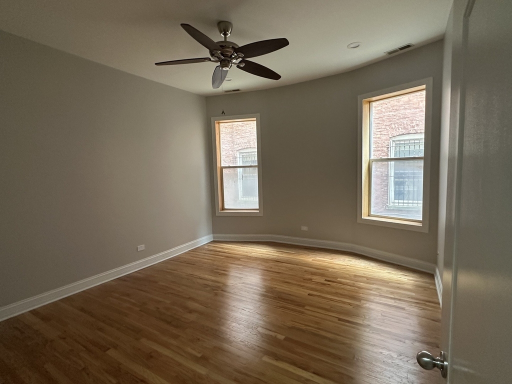 4824 S King Drive - Photo 8