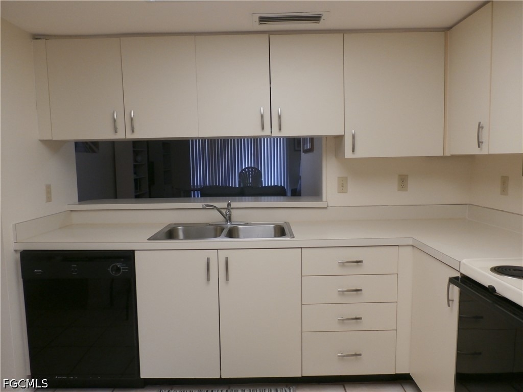 11300 Caravel Circle - Photo 3