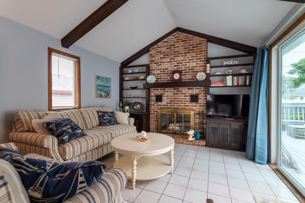 545 Hudson - Photo 10