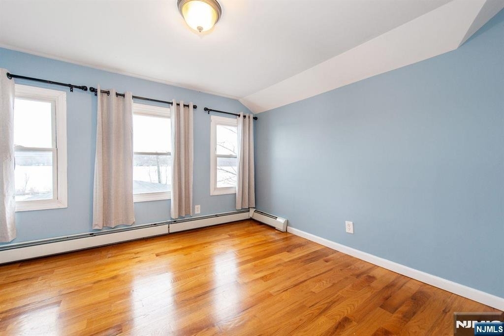 677 Warwick - Photo 10