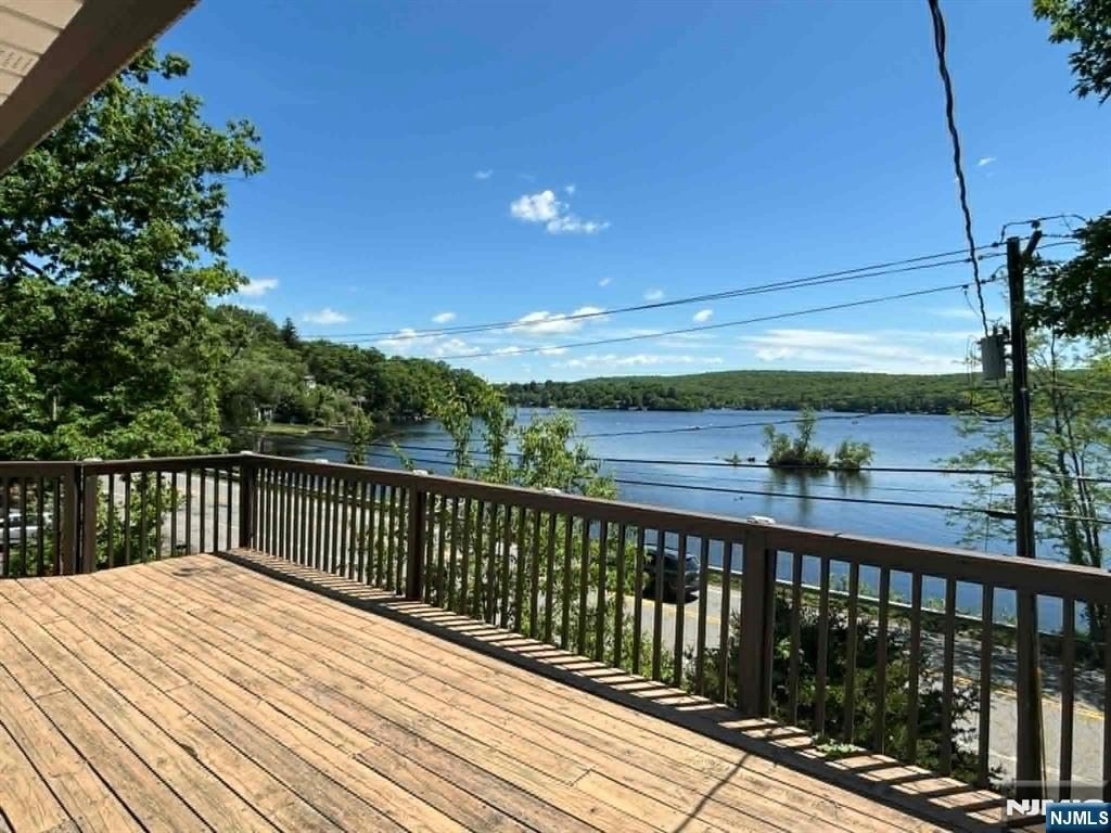 677 Warwick - Photo 14