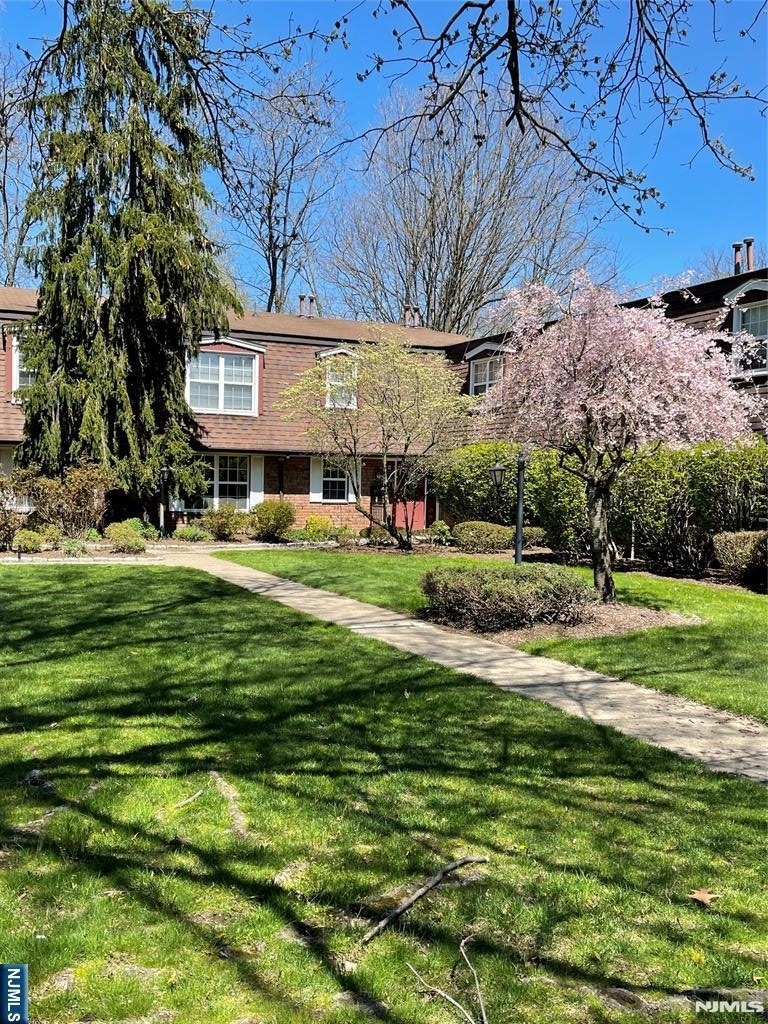 201 Piermont - Photo 0