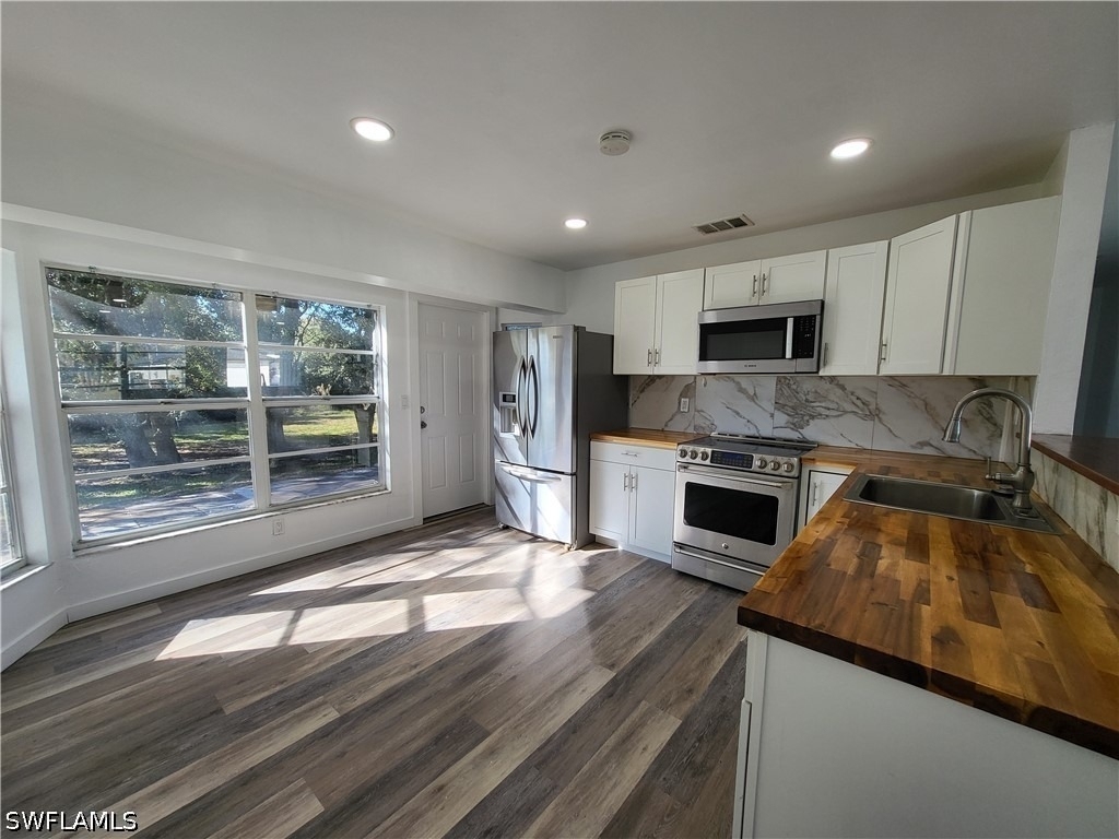 6143 Hester Avenue - Photo 9