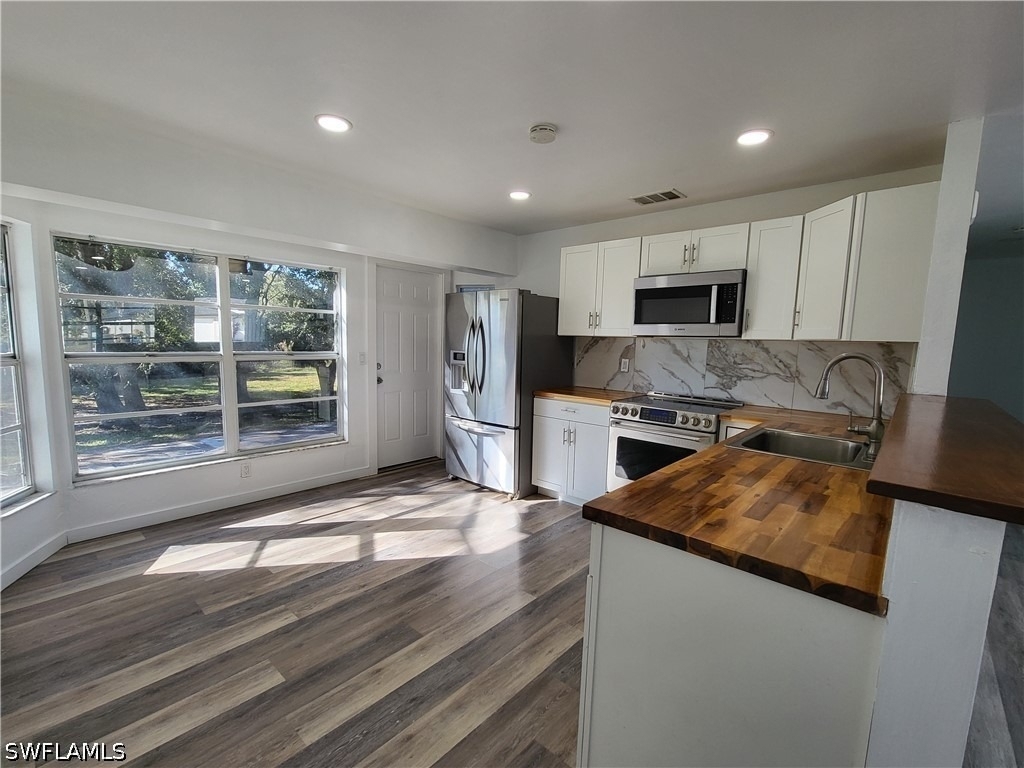 6143 Hester Avenue - Photo 8