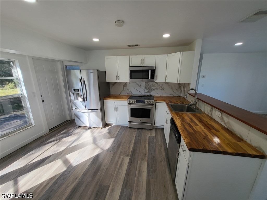 6143 Hester Avenue - Photo 7