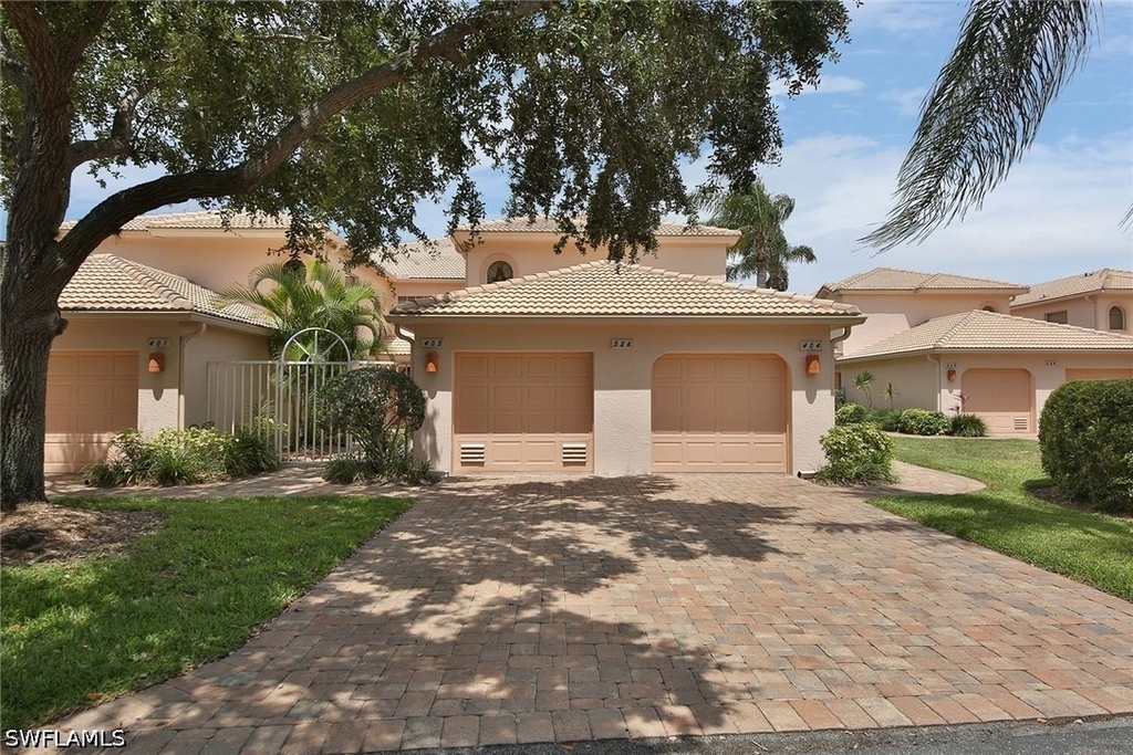 526 Lake Louise Circle - Photo 0