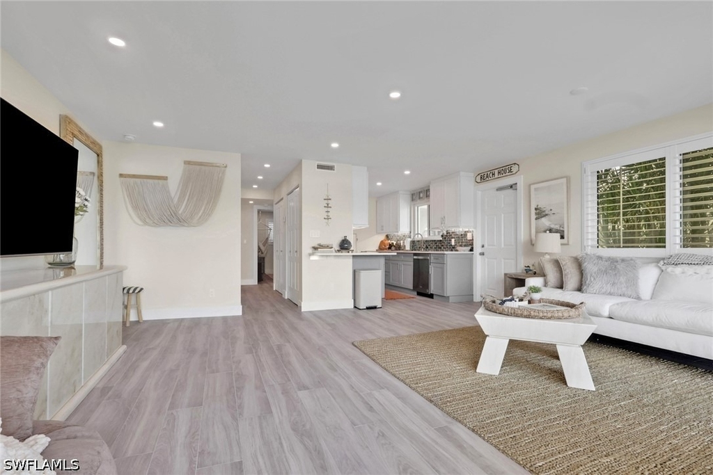 2500 Gulf Shore Boulevard N - Photo 8